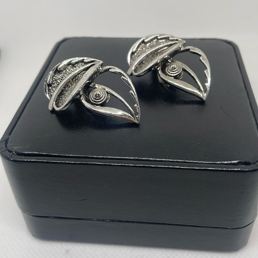 Vintage Jewelry Windsong Sarah Coventry Earrings Clip Leaf Modernist Signed